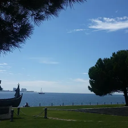 Spacious 2 Bedroom * Setúbal