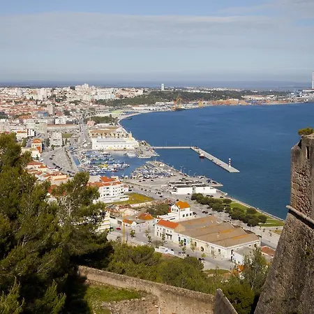 Spacious 2 Bedroom * Setúbal