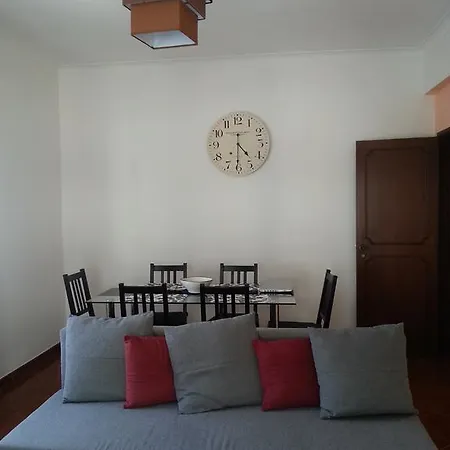 Spacious 2 Bedroom *