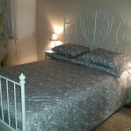 Spacious 2 Bedroom שטובל