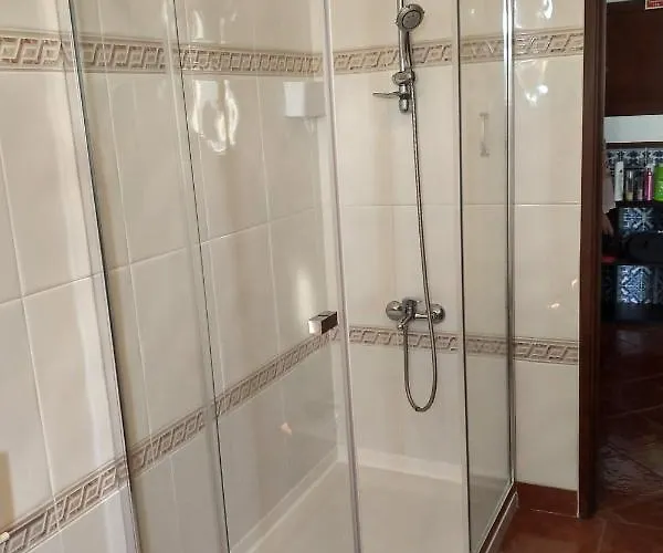 Spacious 2 Bedroom Apartmán *