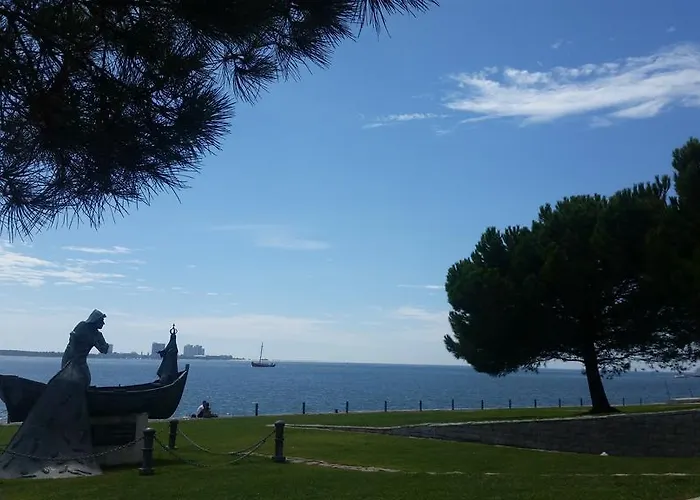 Spacious 2 Bedroom * Setúbal