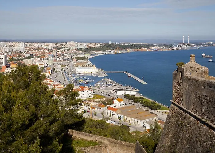 Spacious 2 Bedroom * Setúbal