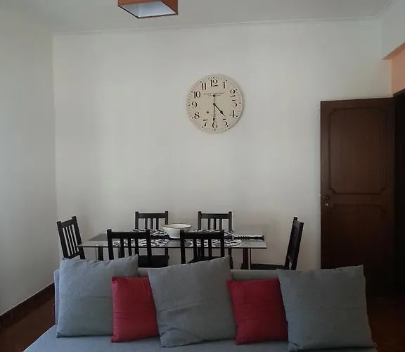 Spacious 2 Bedroom *